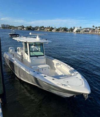 Boston Whaler 320 Outrage - main image