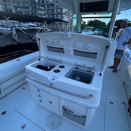 Boston Whaler 320 Outrage image