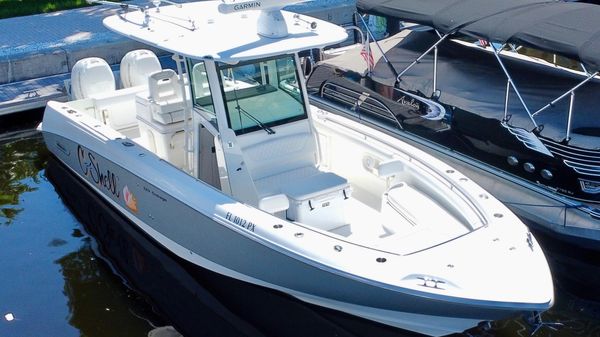 Boston Whaler 320 Outrage 