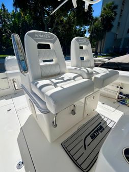 Boston Whaler 320 Outrage image