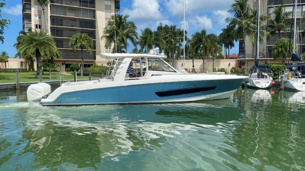 Boston Whaler 420 Outrage