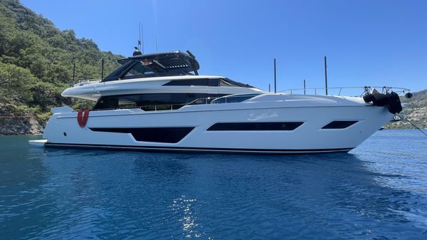 Ferretti Yachts 780 