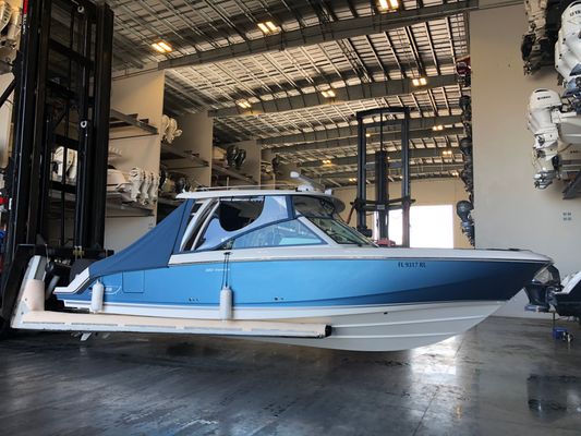 Boston Whaler 320 Vantage - main image