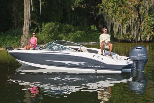 Chaparral 21 H2O Ski & Fish OB - main image