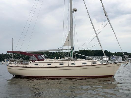 Island Packet 40 - main image