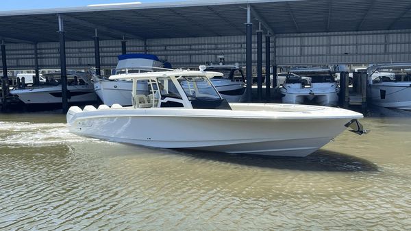 Boston Whaler 380 Outrage