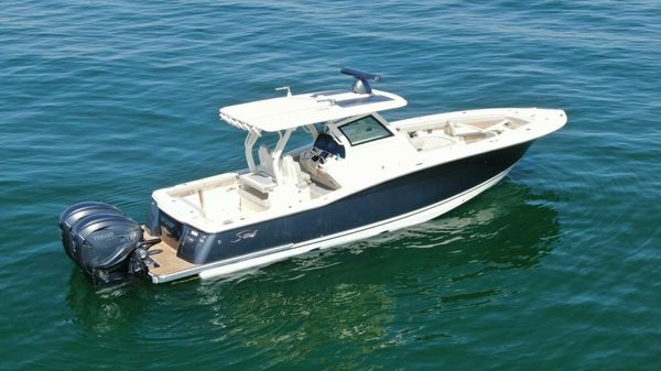 Scout 355 LXF Center Console