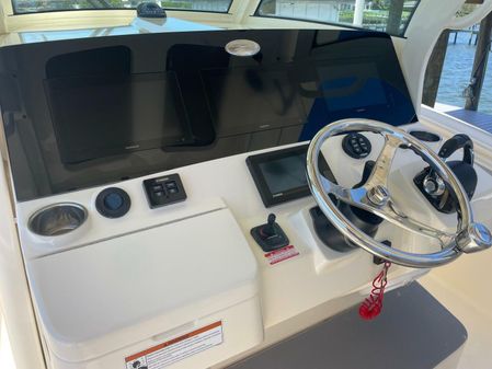 Scout 355 LXF Center Console image