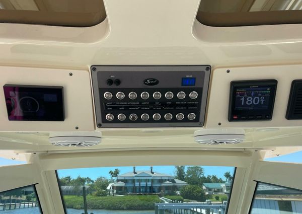 Scout 355 LXF Center Console image