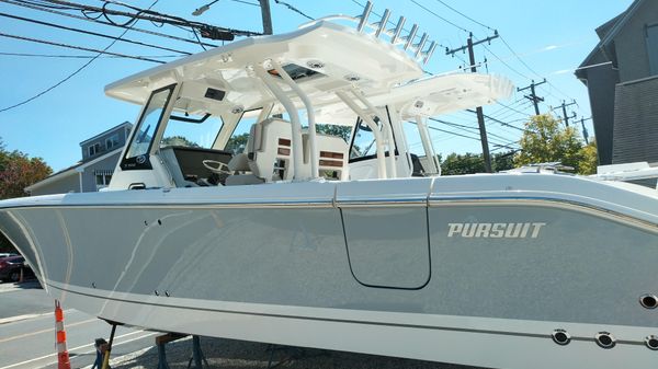 Pursuit S 328 Sport