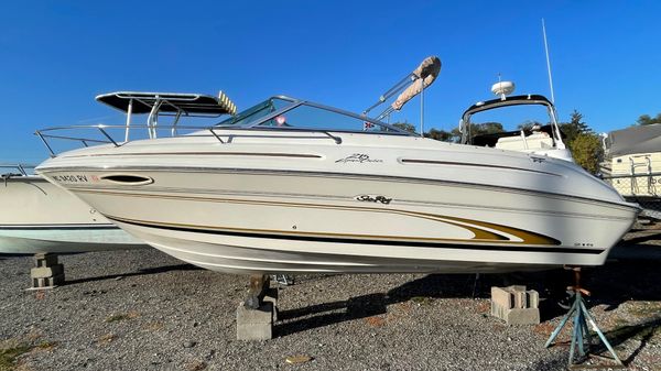 Sea Ray 215 Express Cruiser