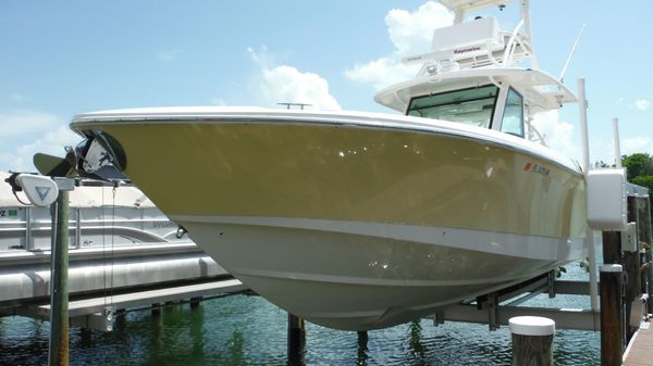 Boston Whaler 370 Outrage