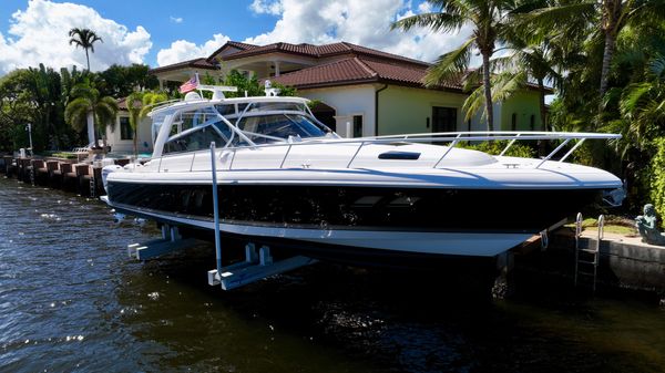 Intrepid 475 Sport Yacht