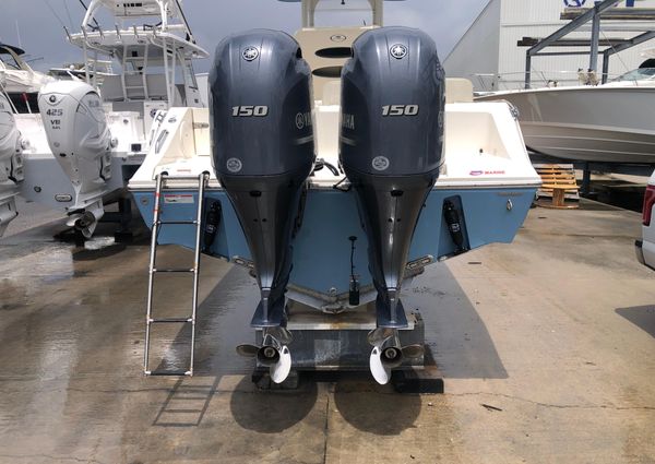 Cobia 240-CENTER-CONSOLE image