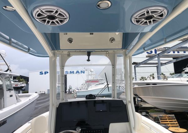 Cobia 240-CENTER-CONSOLE image