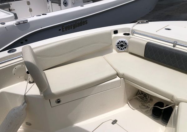 Cobia 240-CENTER-CONSOLE image