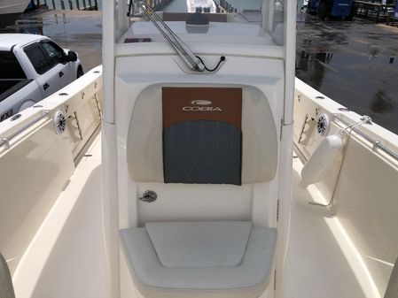 Cobia 240-CENTER-CONSOLE image