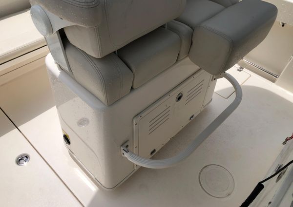 Cobia 240-CENTER-CONSOLE image