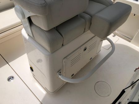 Cobia 240-CENTER-CONSOLE image