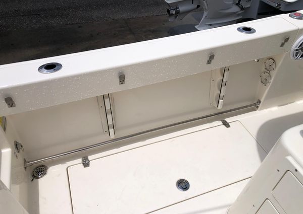 Cobia 240-CENTER-CONSOLE image