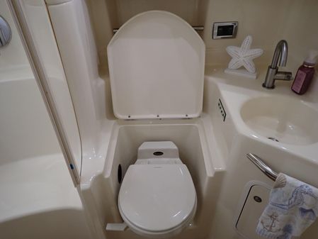 Sea Ray 380 Sundancer image