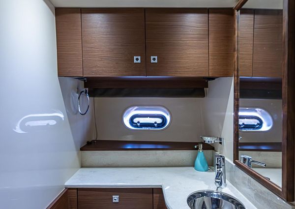 Sea Ray 470 Sundancer image