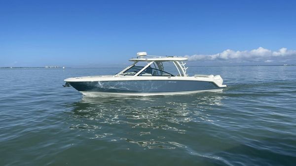 Boston Whaler 320 Vantage 