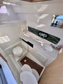 Aquila 32 Sport image