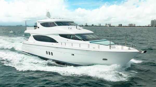 Hatteras 80 Motor Yacht Sky Lounge 