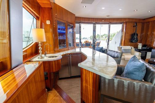 Hatteras 80 Motor Yacht Sky Lounge image