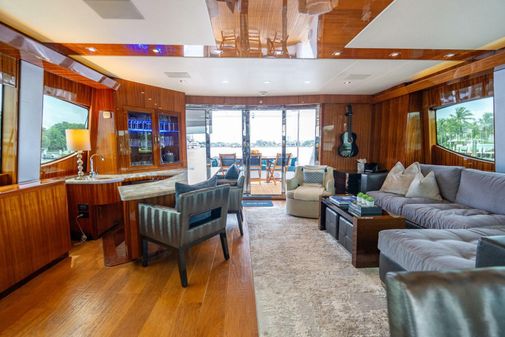 Hatteras 80 Motor Yacht Sky Lounge image