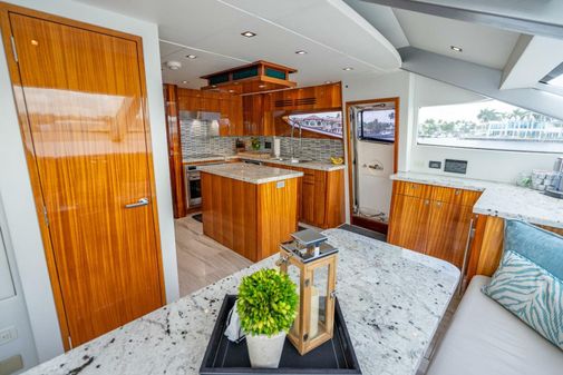 Hatteras 80 Motor Yacht Sky Lounge image