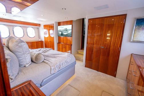 Hatteras 80 Motor Yacht Sky Lounge image