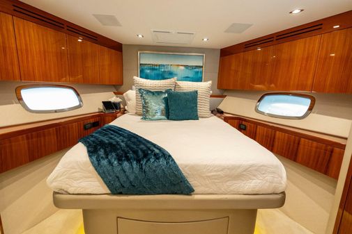 Hatteras 80 Motor Yacht Sky Lounge image