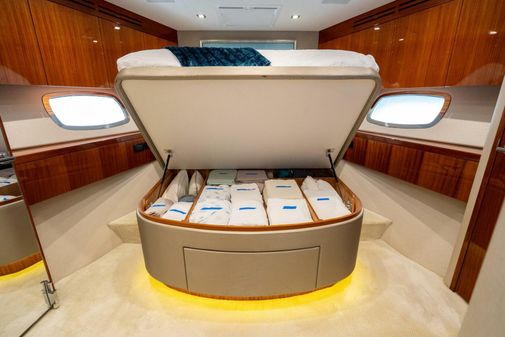 Hatteras 80 Motor Yacht Sky Lounge image