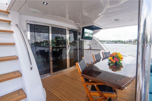 Hatteras 80 Motor Yacht Sky Lounge image