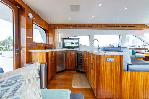 Hatteras 80 Motor Yacht Sky Lounge image