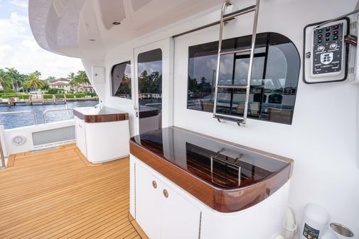 Hatteras 80 Motor Yacht Sky Lounge image