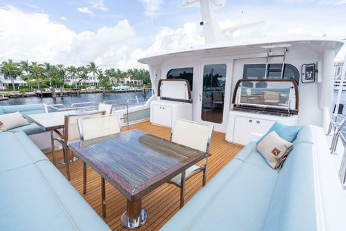 Hatteras 80 Motor Yacht Sky Lounge image