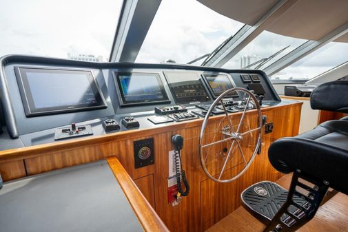 Hatteras 80 Motor Yacht Sky Lounge image