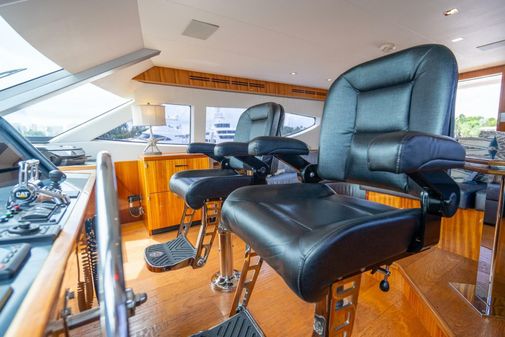 Hatteras 80 Motor Yacht Sky Lounge image