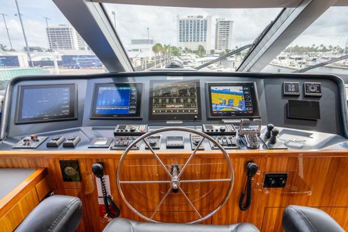 Hatteras 80 Motor Yacht Sky Lounge image