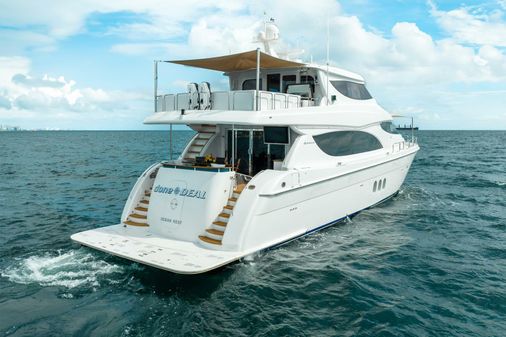 Hatteras 80 Motor Yacht Sky Lounge image