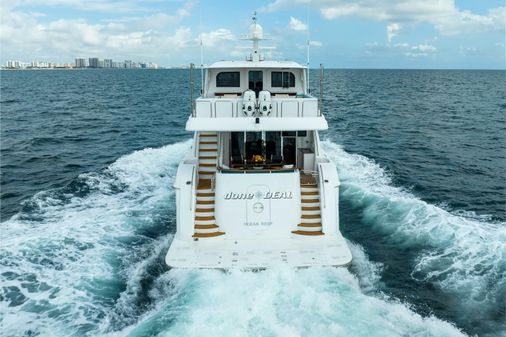 Hatteras 80 Motor Yacht Sky Lounge image