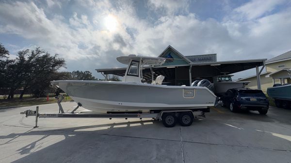 Sea Hunt Gamefish 27 with Coffin Box 