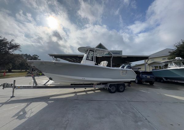 Sea Hunt Gamefish 27 with Coffin Box image