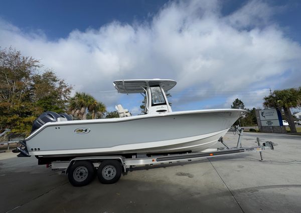 Sea Hunt Gamefish 27 with Coffin Box image