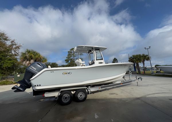 Sea Hunt Gamefish 27 with Coffin Box image