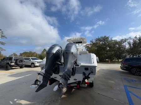 Sea Hunt Gamefish 27 with Coffin Box image