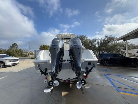 Sea Hunt Gamefish 27 with Coffin Box image